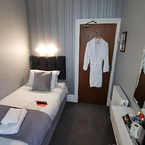 Single Room Private External Bathroom